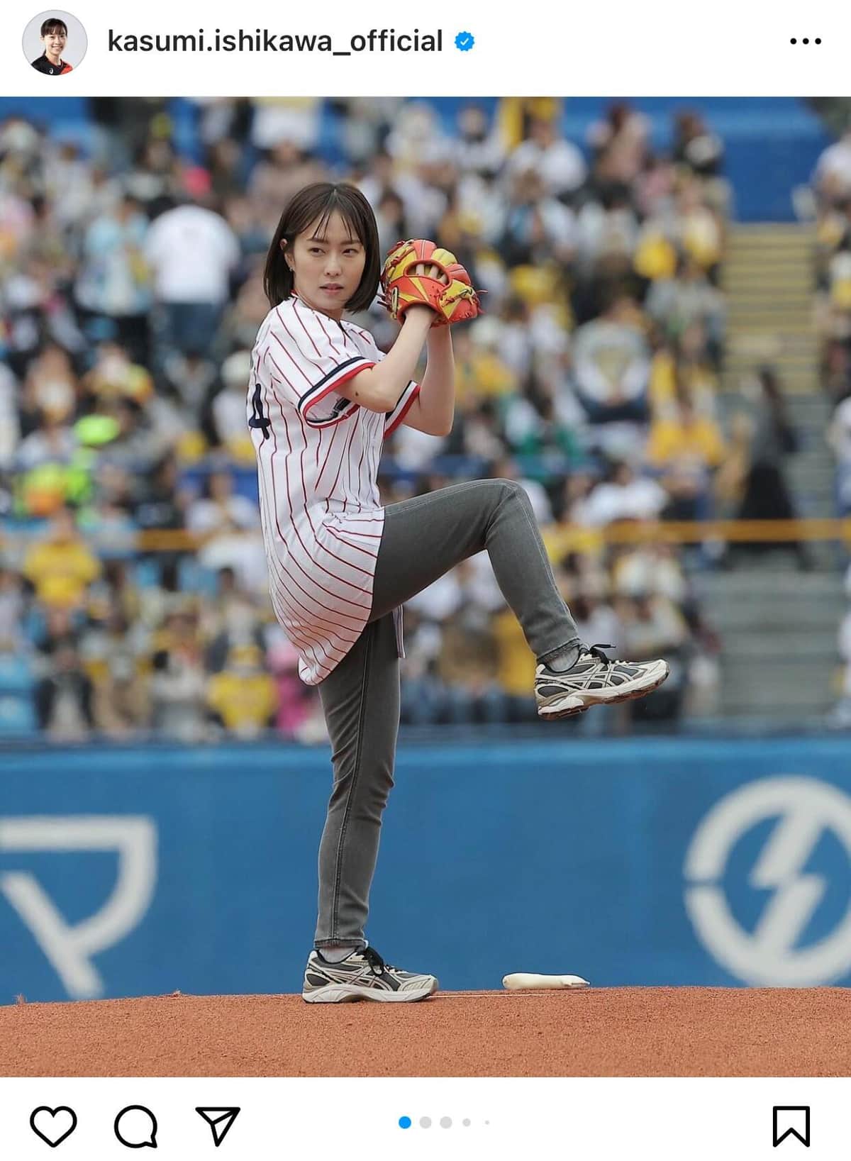 始球式に参加した石川さん（石川さんのインスタグラムより）