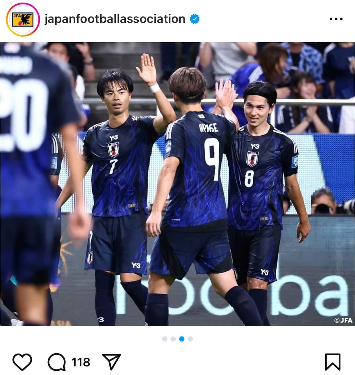 喜びを分かち合う選手たち（日本サッカー協会インスタグラムより）