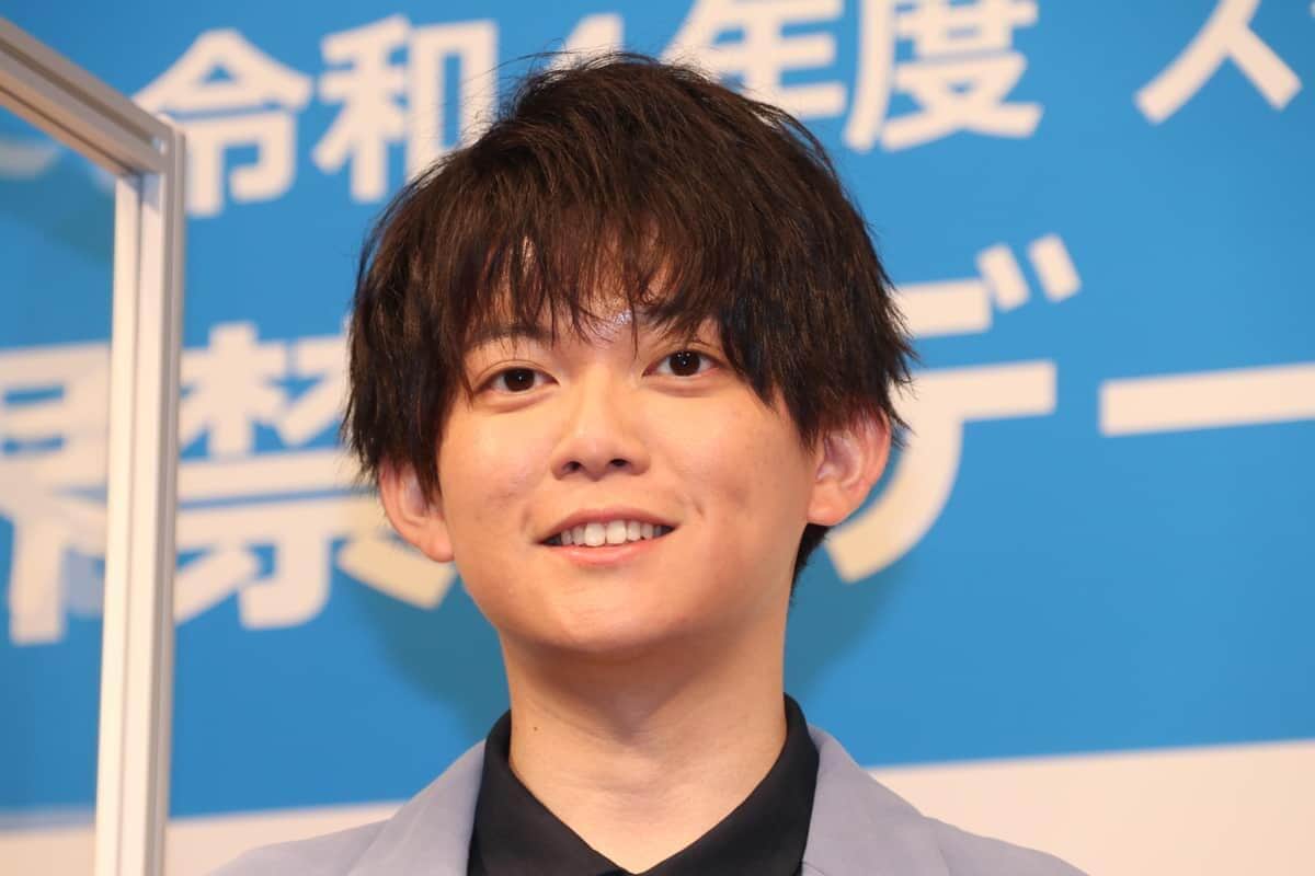 松丸亮吾が「目の手術」　眼内コンタクトレンズを入れて「医療ってすげえ...！！」