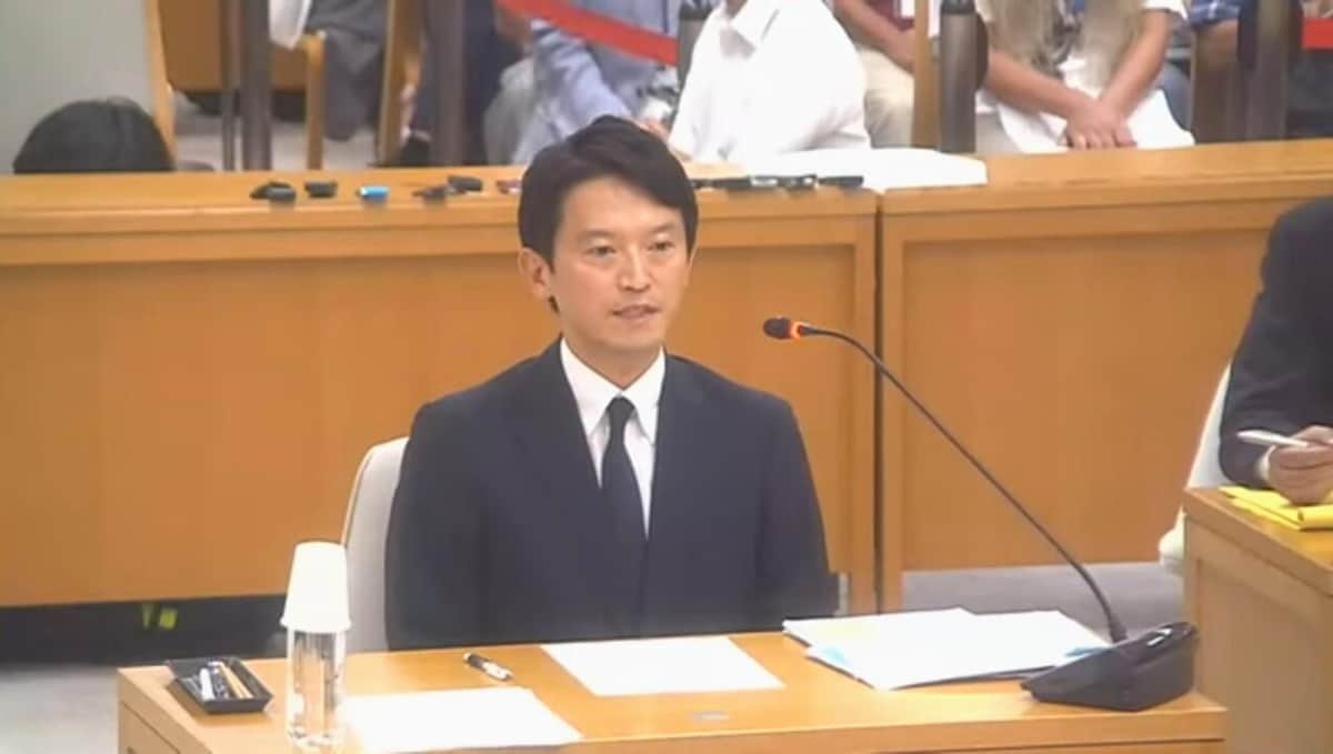 9月6日の百条委員会で発言する斎藤元彦知事（画僧は兵庫県議会の配信動画から）