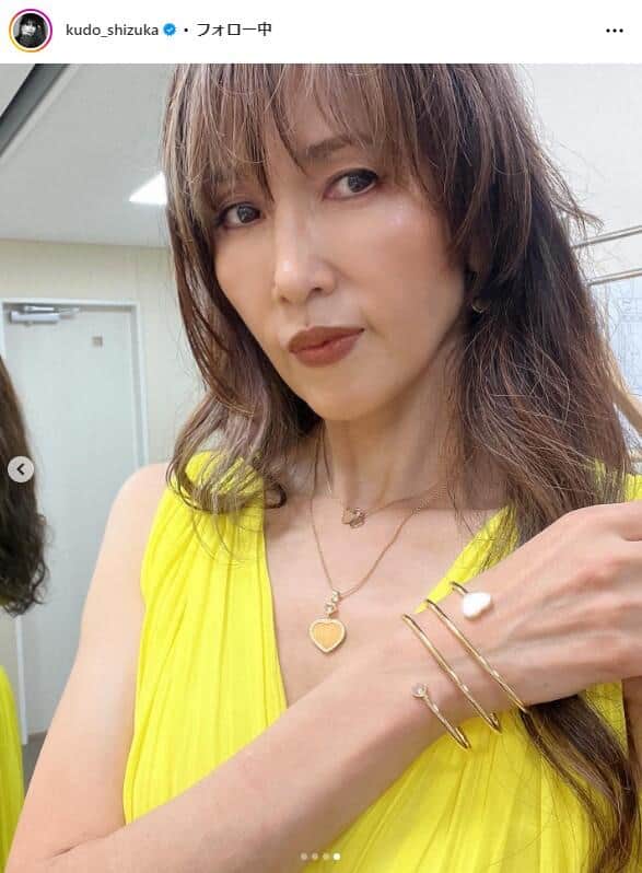 工藤静香54歳、大胆シースルー黒ドレスで魅了　「カッコよ＆セクシー」「美ボディ際立ちすぎ」