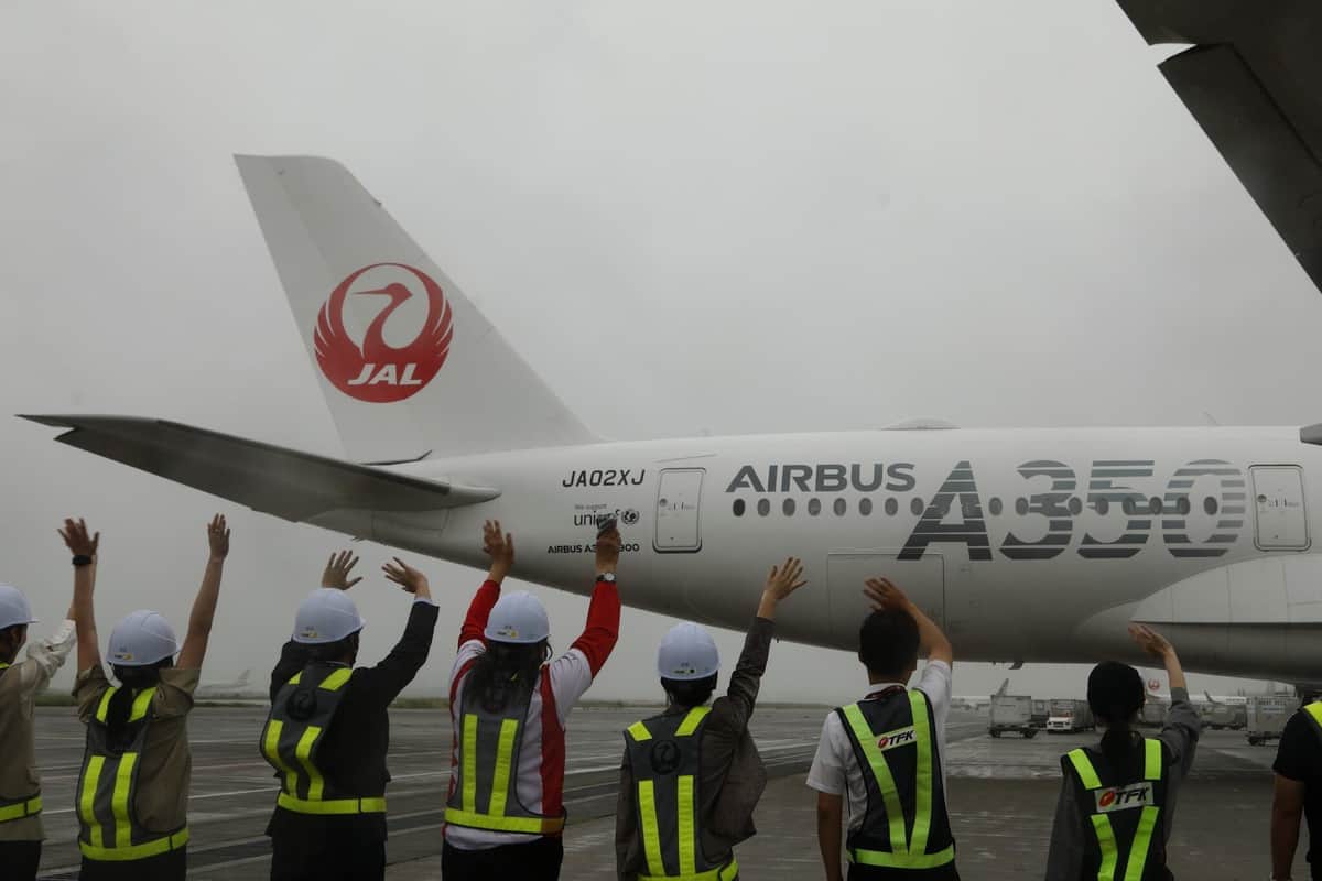 JALのエアバスA350-900型機の2号機。300人以上の乗客を乗せて福岡空港に出発した