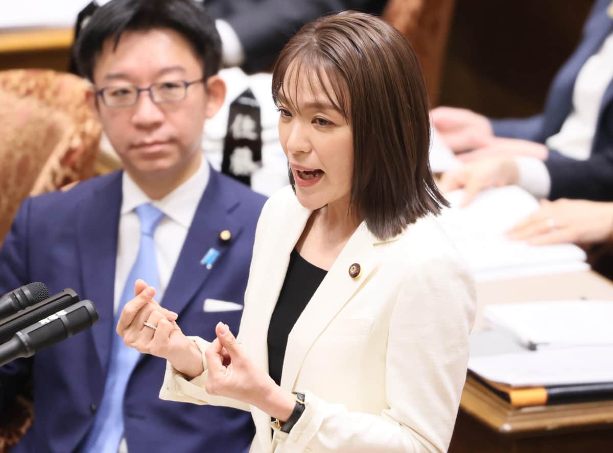 今井絵理子議員「国会ポーズ写真」が大炎上...衆院選公示から丸3日、それでも「沈黙状態」続く