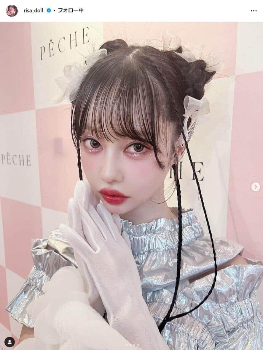 モデル中村里砂、個性的ファッションに反響「お人形を超えてます」「唯一無二すぎる」