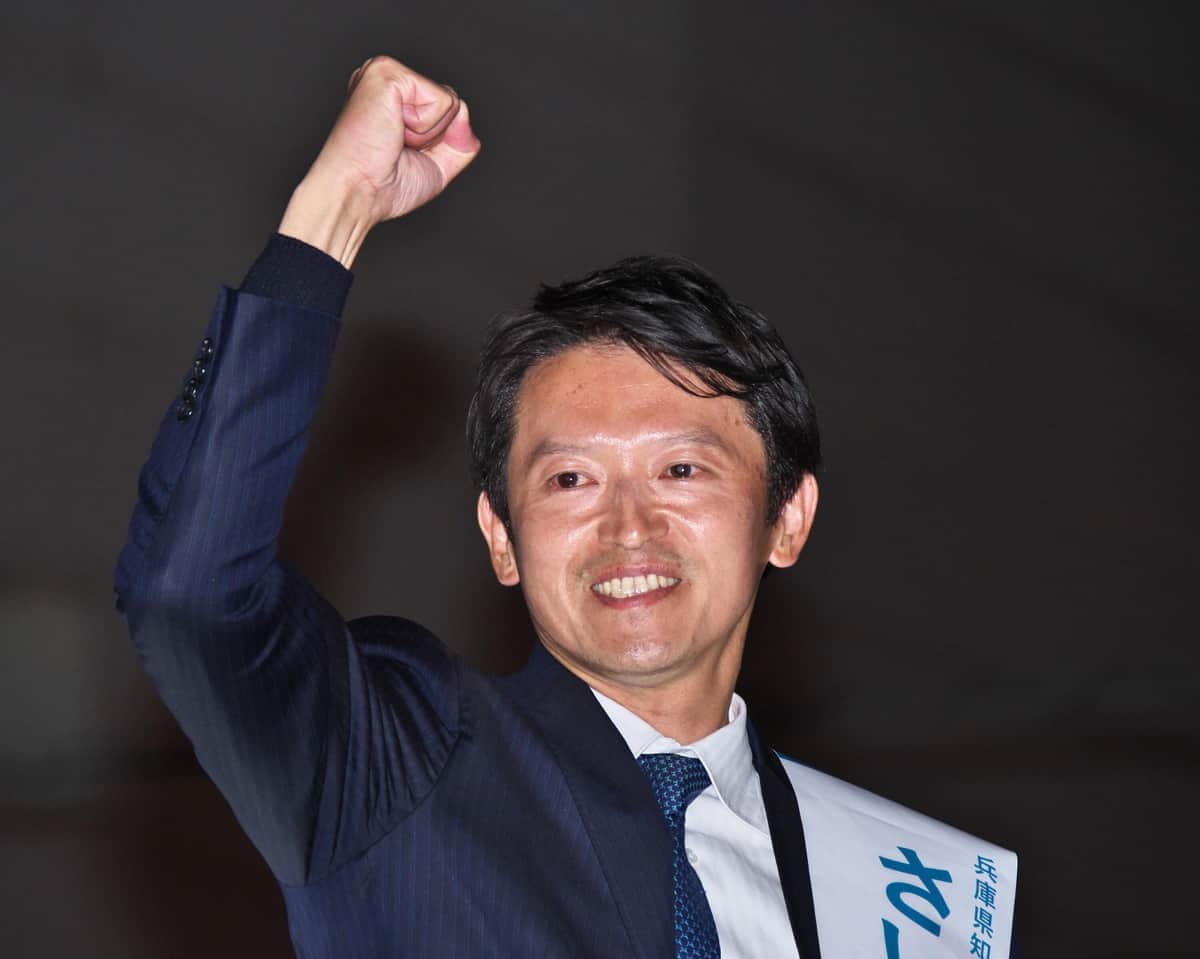 選挙期間中の斎藤元彦前知事（写真：アフロ）