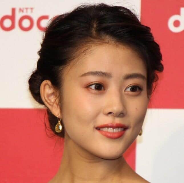 結婚で話題の高畑充希、デコルテ＆肩あらわ黒ドレス姿　ネットうっとり「綺麗すぎて見惚れてます」