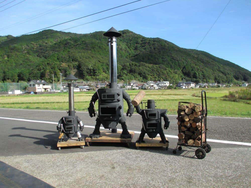 「ロボット型薪ストーブ」シリーズ（写真提供：高知県土佐清水市）