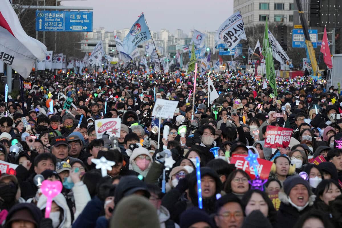 韓国大統領の弾劾可決で対日政策の行方は　罷免、政権交代で「反日」加速？若者はどう思っているか