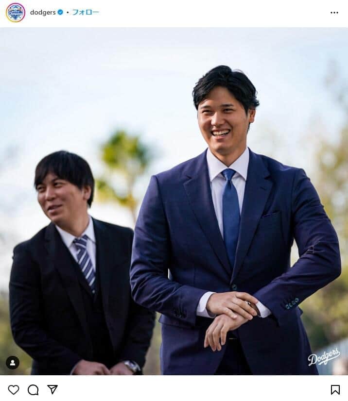 ドジャース入団会見での2ショット（ドジャース公式インスタグラム＠dodgersより）