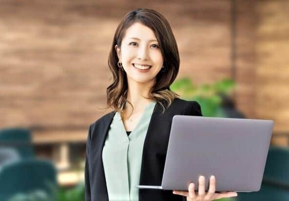 「働きがいのある企業ランキング50社」人材サービスが躍進...決め手は「社員一丸」と「お客の笑顔」