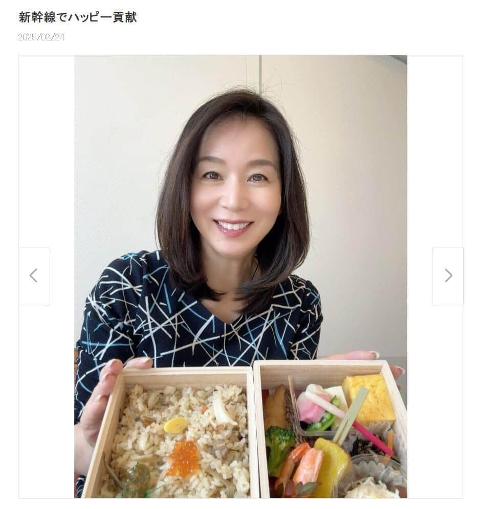 弁当を前に笑顔を見せる伊藤聡子さん。伊藤さんのブログより