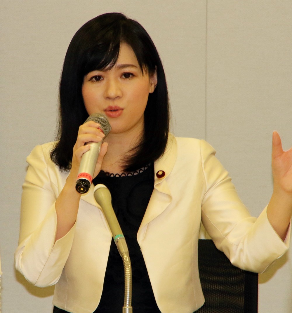 上西小百合議員 セーラー服で橋下氏に ラブコール バカが いい加減にしろ と非難殺到 J Cast ニュース 全文表示