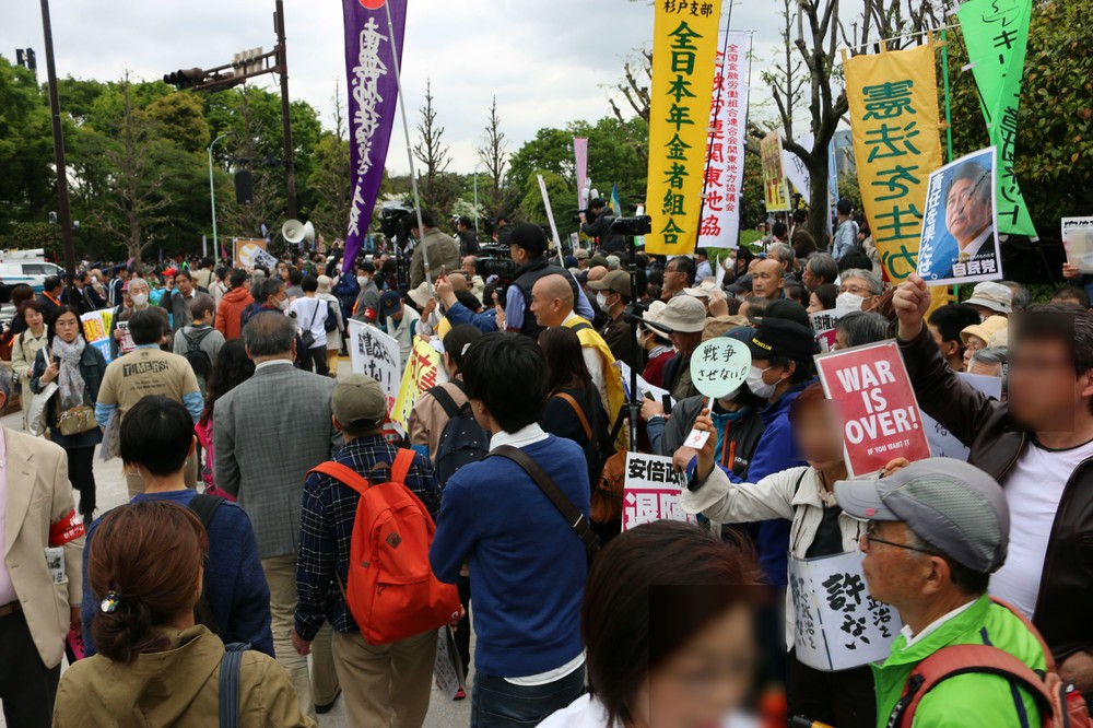 国会議事堂前デモ現地レポート 参加者の顔触れは 歓声上がったのは J Cast ニュース 全文表示