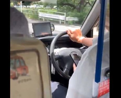 タクシー走行中に 運転手がスマホを見始めた いい加減にしてくれ 乗客が動画公開 会社側が謝罪 J Cast ニュース 全文表示