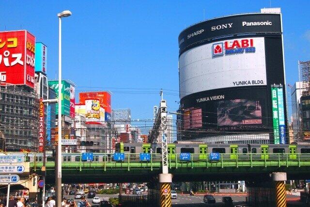 新宿東口 名物 大型3面ビジョンどうなる 同ビルのヤマダ電機10月閉店で 運営会社に聞いた J Cast ニュース