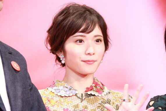 カネ恋 松岡茉優の 節約術 にツッコミ 飲み物めぐり 私のほうがケチや J Cast ニュース