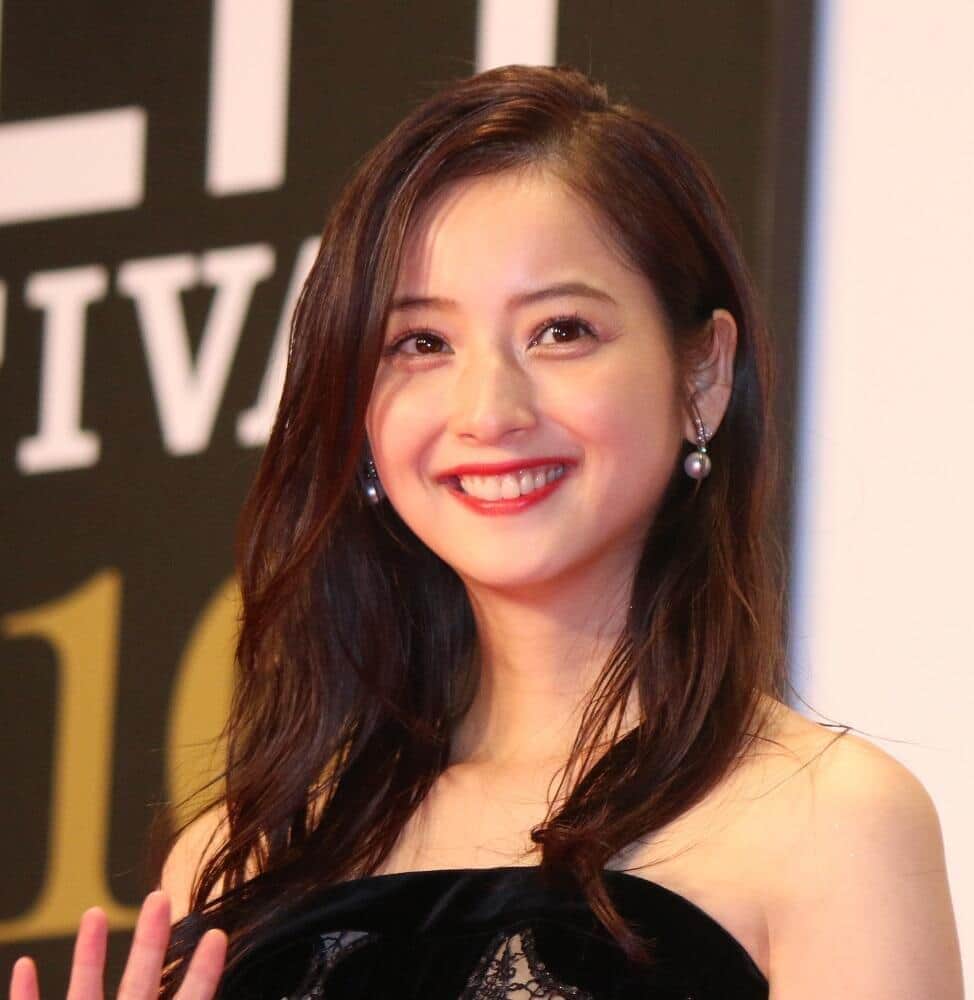 佐々木希の最新写真が 別人みたい イメージ激変 黒髪パーマ姿 にファン騒然 J Cast ニュース 全文表示