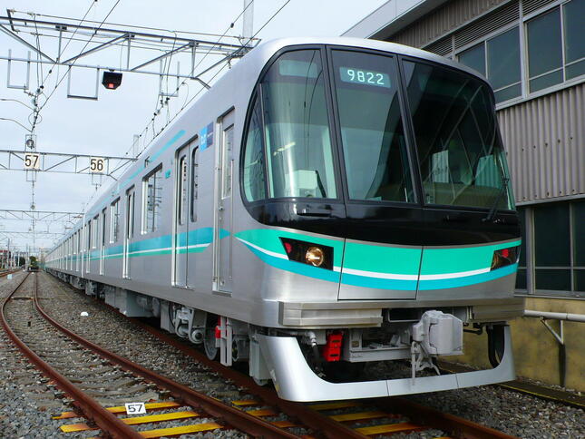 「東京メトロmy! アプリ」なら、混雑情報がわかる（写真は、南北線9000系車両）