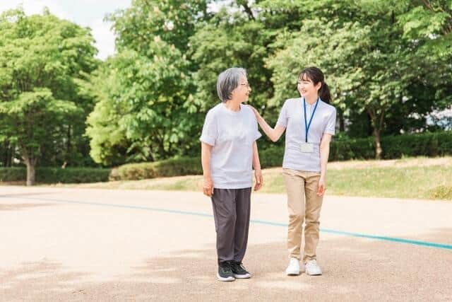 「ビジネスケアラー」の実態とは　仕事と介護の両立は難しく...40代では「週2日以上の介護」58％、「1日2～3時間の介護」24％で最多に　介護を理由に、昇進の断念も...