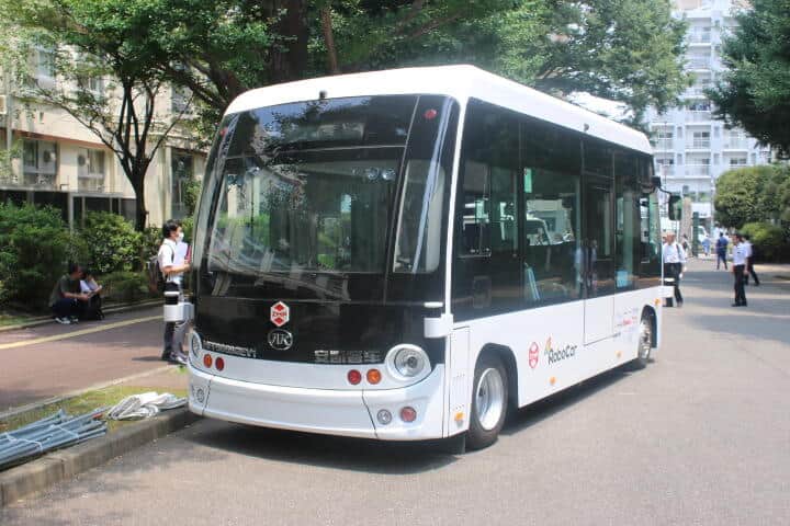 空港などでの活躍が期待される「RoboCar Mini EV Bus」