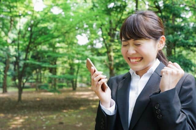 面接合格の連絡はやっぱりうれしい（写真はイメージです）