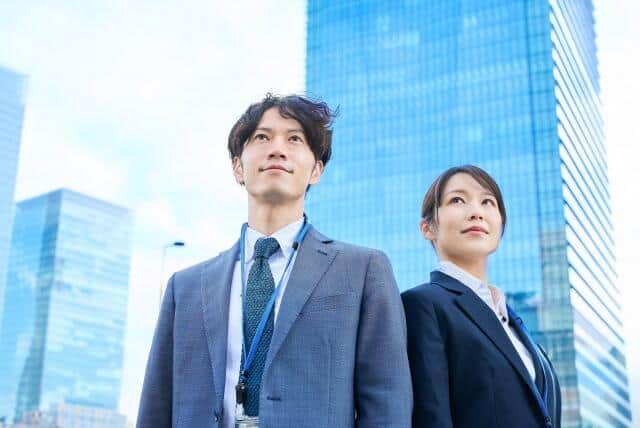 新入社員の受け入れ方法や人事制度「変更＆変更を検討していること」...3位「給与体系」、2位「配属方法」、1位は？