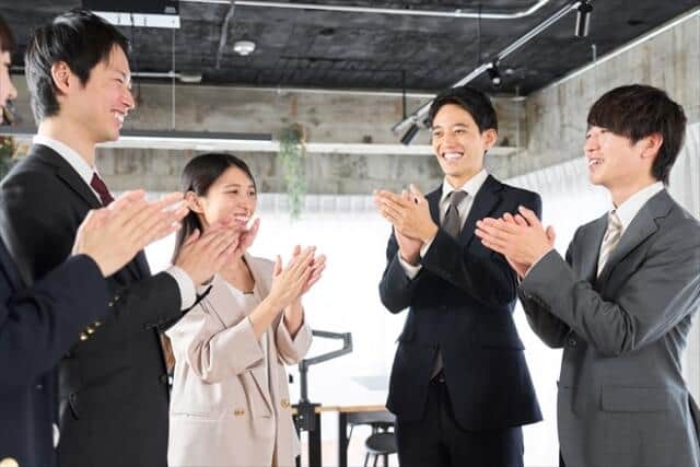 20代前半の社会人「会社の人と業務外の交流」...55.0％が「必要」、45.0％が「不要」