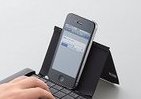 スマホのメールもキーボードで打ちたい　ワイヤレス「折りたたみキーボード」