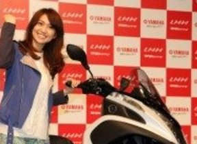 二輪免許取ります 大島優子 ヤマハ三輪バイクでakb卒業後初cm J Cast トレンド