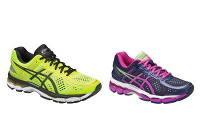 左：GEL-KAYANO 22　　右：LADY GEL-KAYANO 22