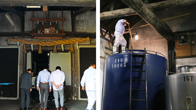 （写真左から）酒蔵に入る扉の上に祭られている神棚、タンクの上でかき混ぜ作業中の社員