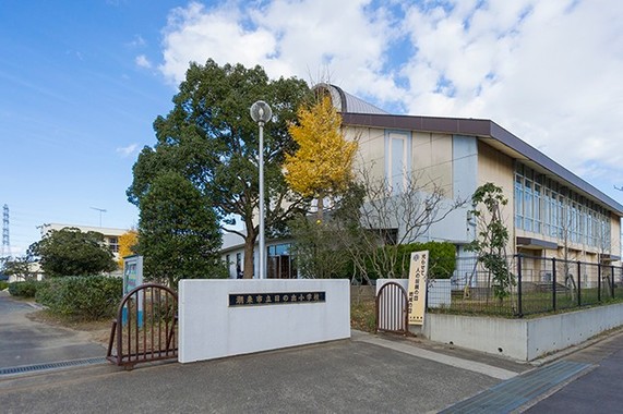 茨城県潮来市立日の出小で本ムービーの撮影は行われた