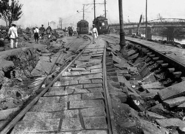 大きな被害受けた横浜市電／「関東大震災100年－写真に刻まれた記憶－」より