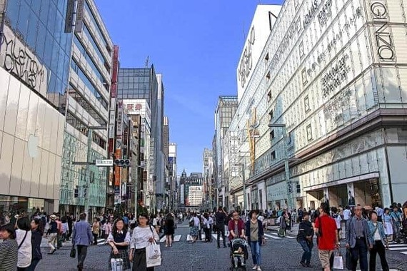東京では、1日平均で１万人を大きく超えている