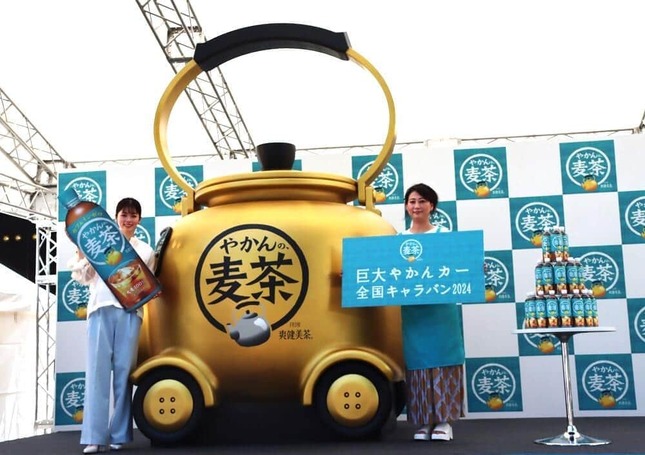 小芝風花と友近「巨大やかんカー」に大興奮 「車だから窓もある。めっちゃかわいい」: J-CAST トレンド【全文表示】