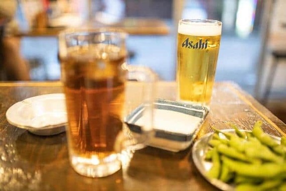 一杯目は必ずビールを飲むのはZ世代も同じなのか（写真はイメージ）