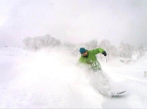 新雪「90%が空気」なのに埋もれて窒息死…なぜ