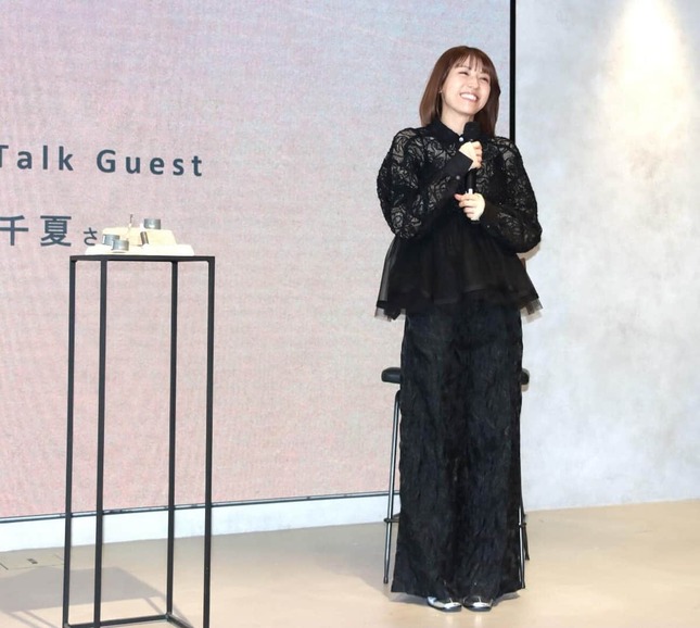 新ブランド発表会に登場した若槻千夏さん