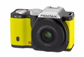 「PENTAX K-01」（ブラック×イエロー）