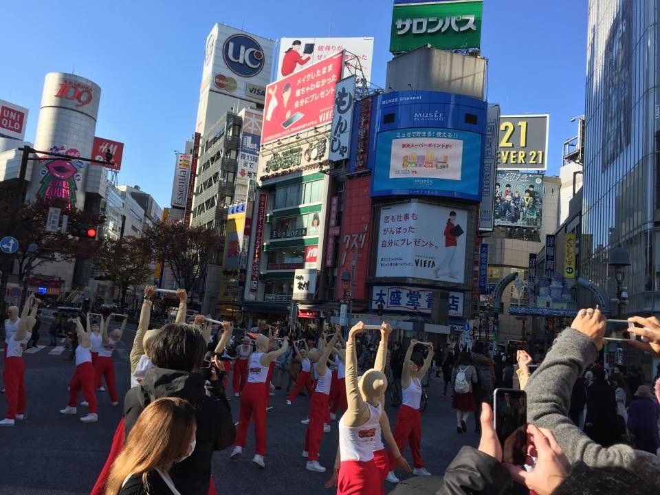 大車輪はできなかったけど...「てつぼうくん」たちが渋谷で大技披露