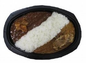 ヤマモリ監修　ごはんを挟んでポークとビーフが真っ二つ　天下分け目の「桑名カレー」が東海地方のファミマで限定発売