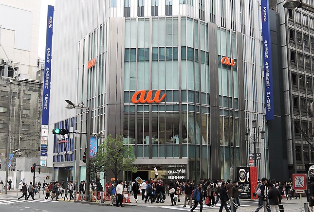 記念イベントは「au SHINJUKU」の1階で開催された