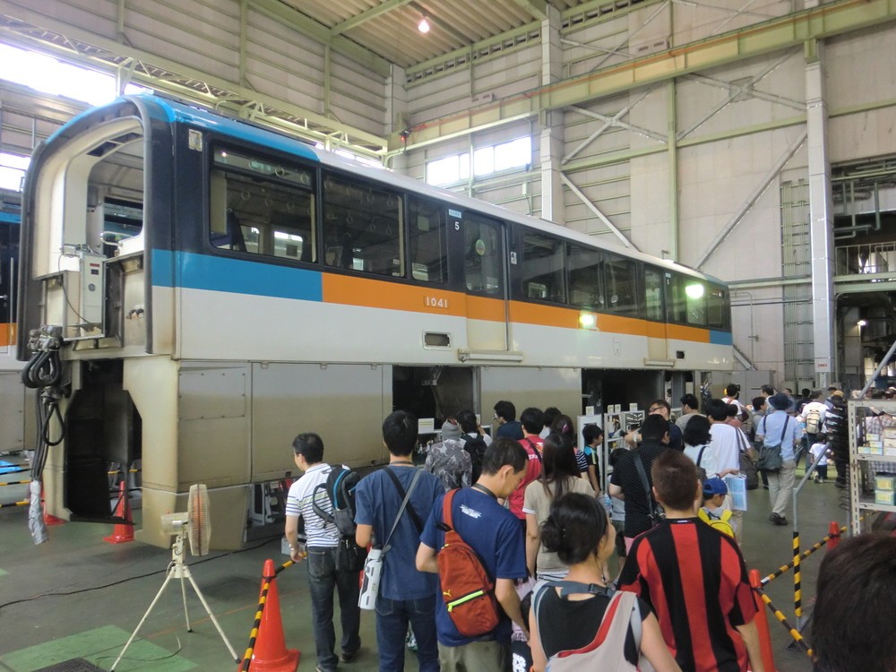 昭和島車両基地で「東京モノレールまつり」　即売会で