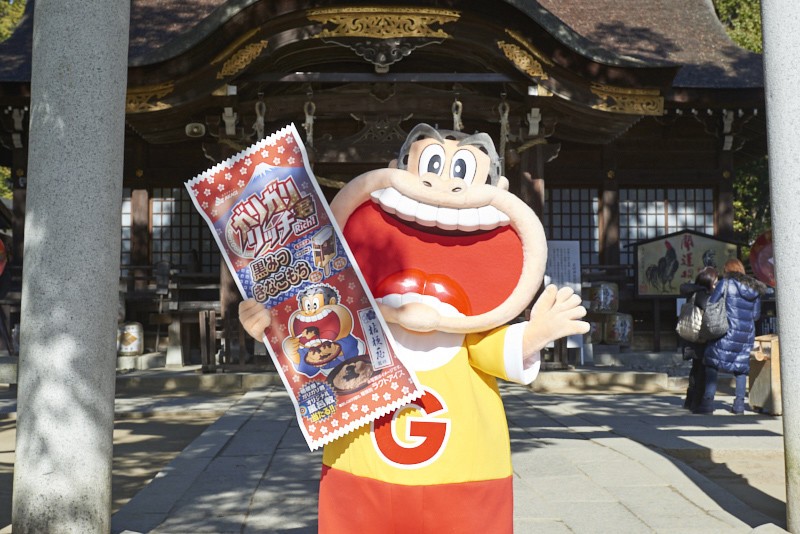 桔梗屋に縁のある山梨県の武田神社にて、成功祈願イベントを行ったガリガリ