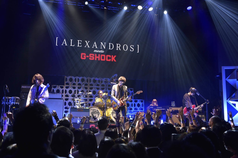 イベントのラストは[ALEXANDROS]がライブで盛り上げた