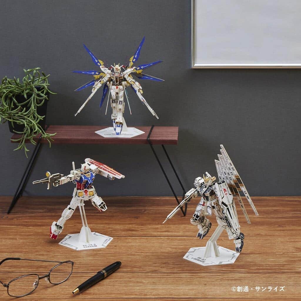 作って、飾って楽しめる紙製立体パズルとガンダムがコラボ