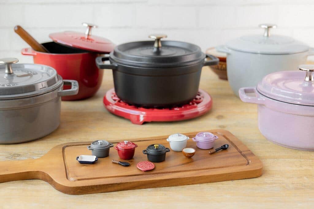 フランス発のホーロー鍋「STAUB」　ミニチュアで再現したコレクション