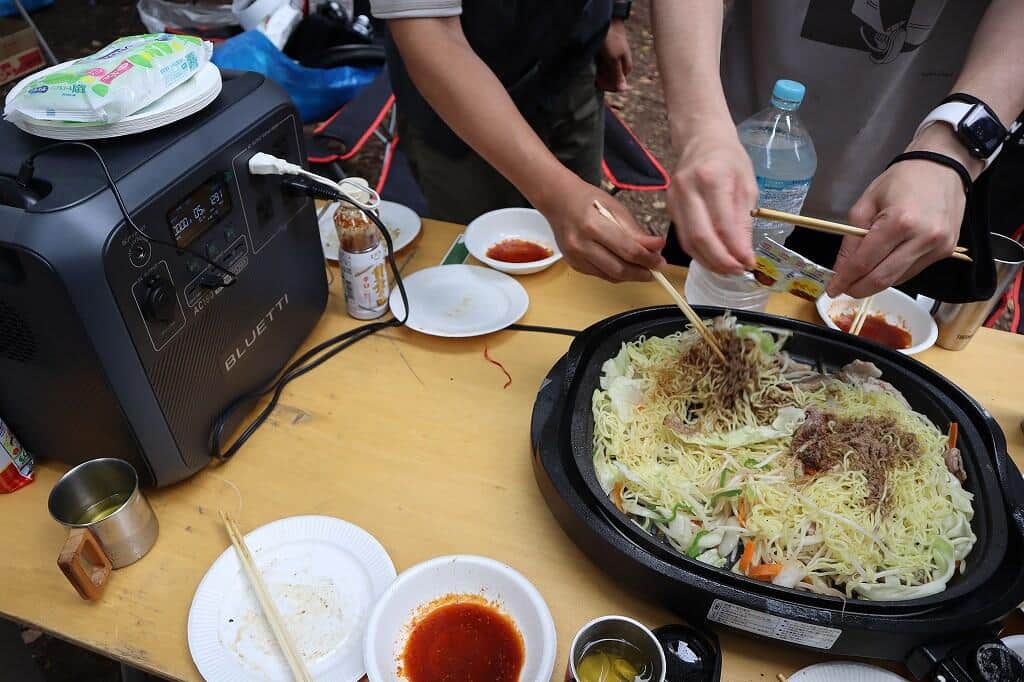 急いで焼きそばを投入