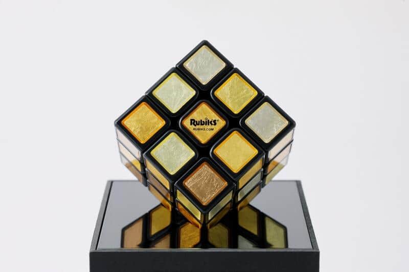 ルービックキューブの表面に「金箔」　日本の伝統工芸とコラボ
