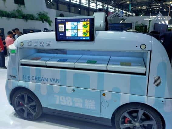 自動運転車と組み合わせたアイスの無人販売車